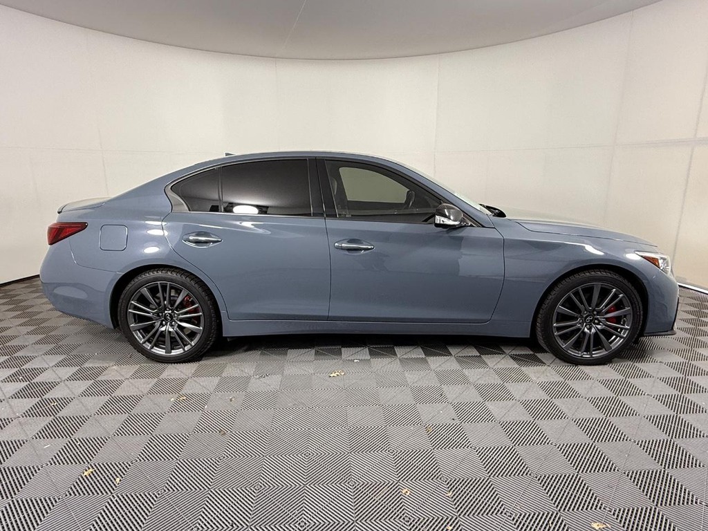 INFINITI Q50 Vehicle Full-screen Gallery Image 02