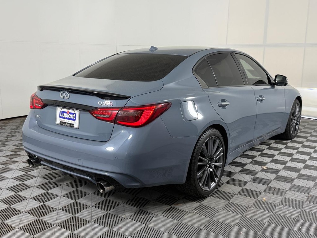 INFINITI Q50 Vehicle Full-screen Gallery Image 03