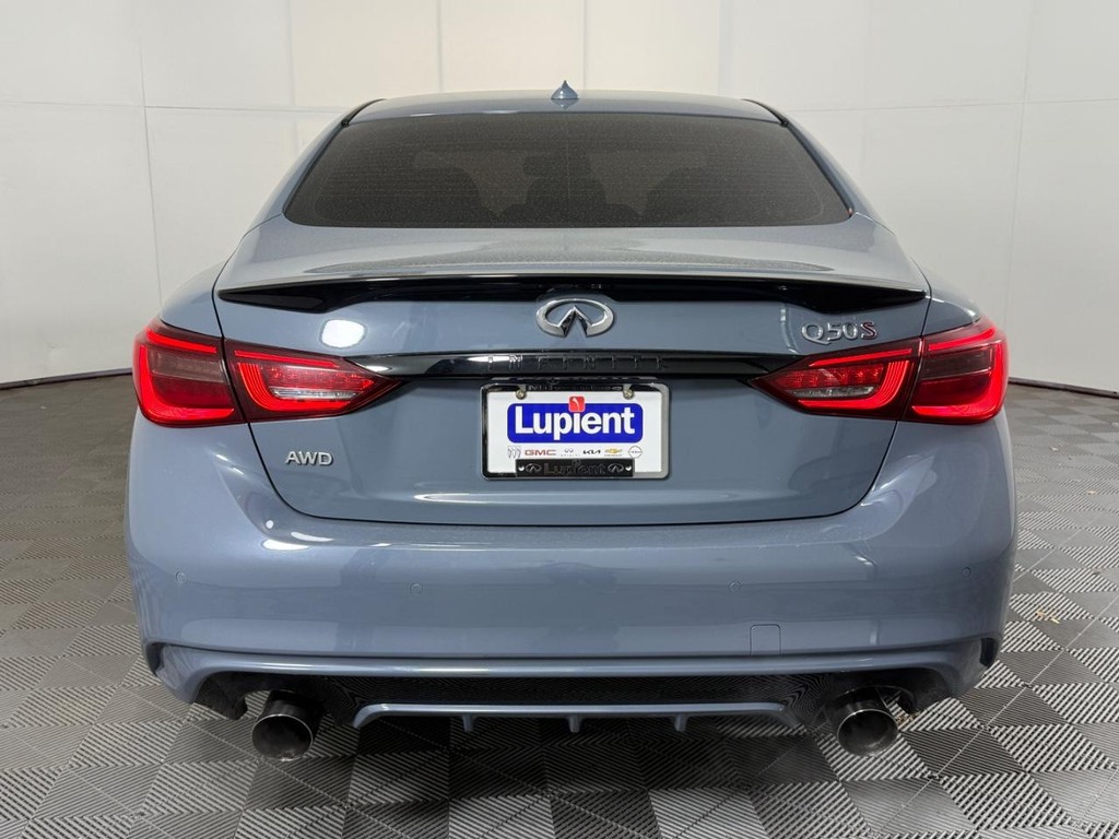 INFINITI Q50 Vehicle Full-screen Gallery Image 04