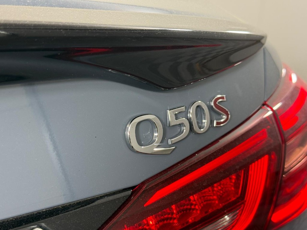 INFINITI Q50 Vehicle Full-screen Gallery Image 06