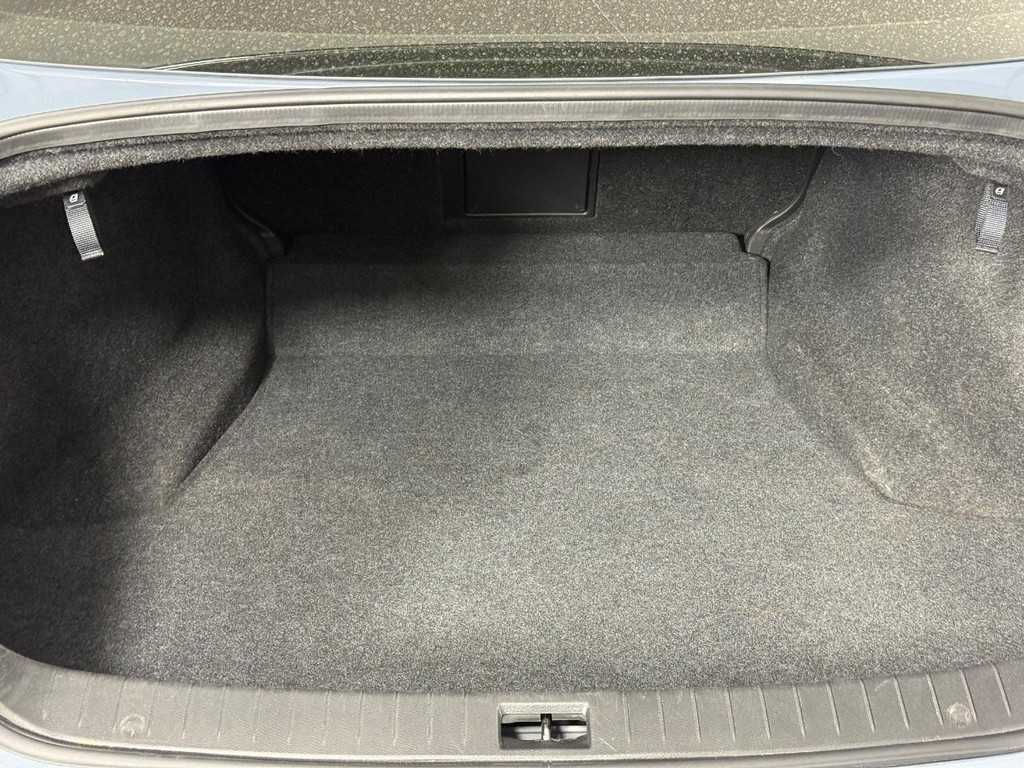 INFINITI Q50 Vehicle Full-screen Gallery Image 07