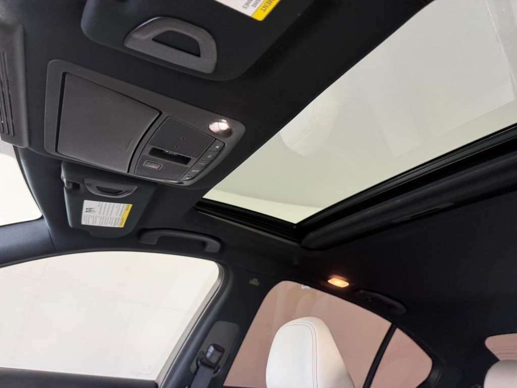 INFINITI Q50 Vehicle Full-screen Gallery Image 14