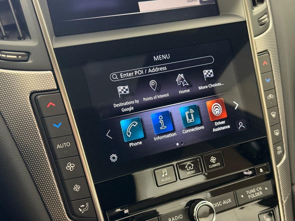 INFINITI Q50 Vehicle Full-screen Gallery Image 21