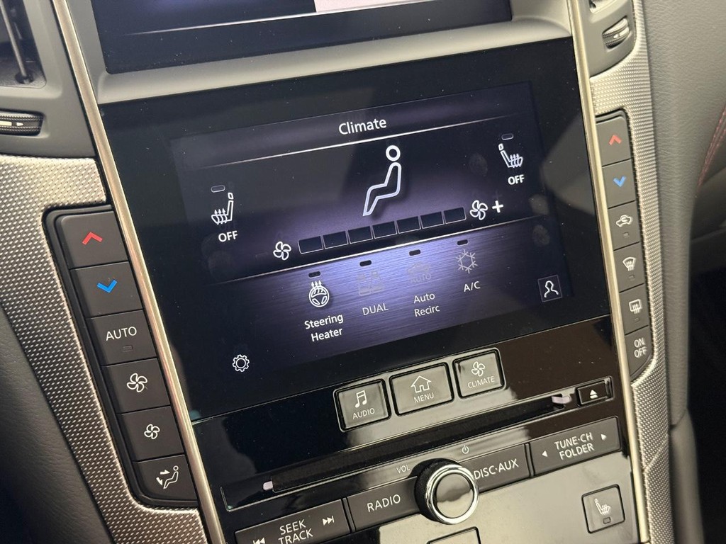 INFINITI Q50 Vehicle Full-screen Gallery Image 22