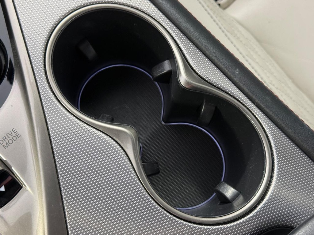 INFINITI Q50 Vehicle Full-screen Gallery Image 23