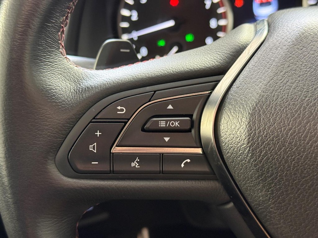 INFINITI Q50 Vehicle Full-screen Gallery Image 24
