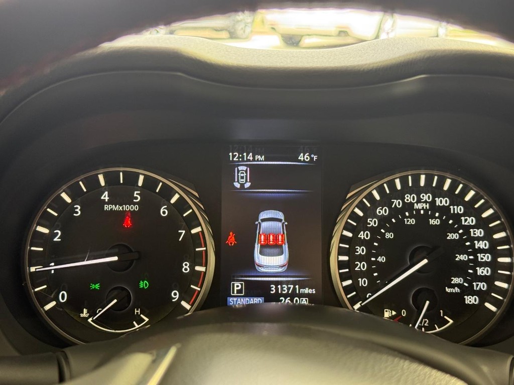 INFINITI Q50 Vehicle Full-screen Gallery Image 26