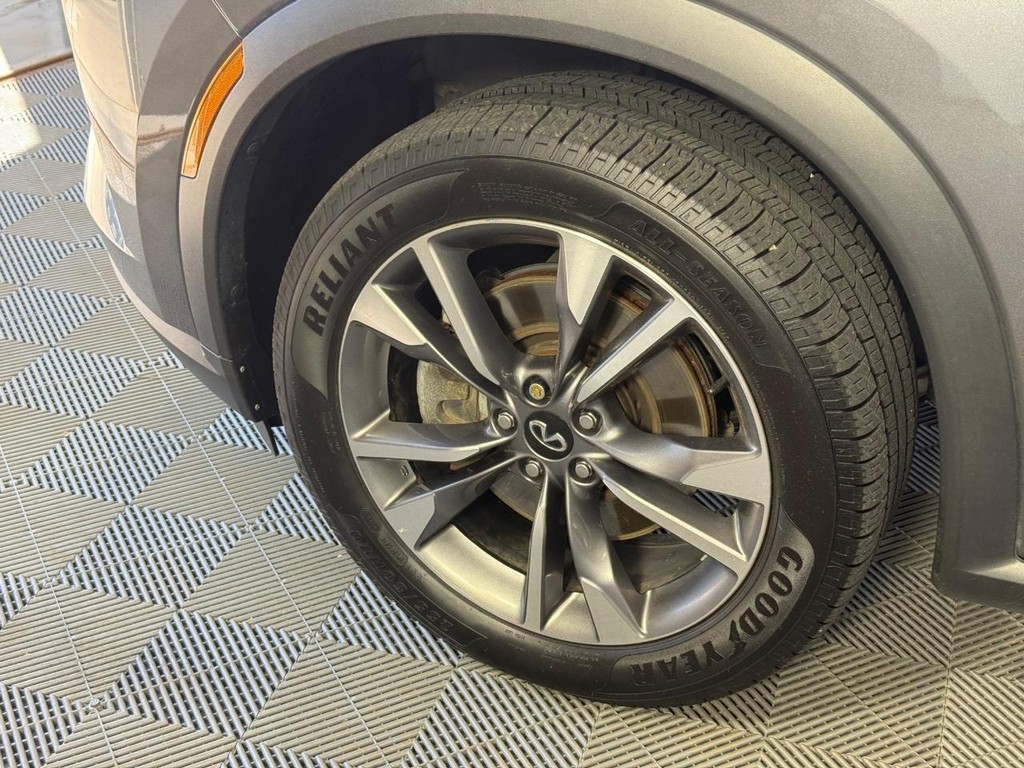 INFINITI QX60 Vehicle Full-screen Gallery Image 13