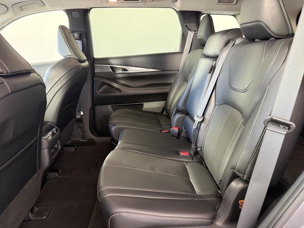 INFINITI QX60 Vehicle Full-screen Gallery Image 17