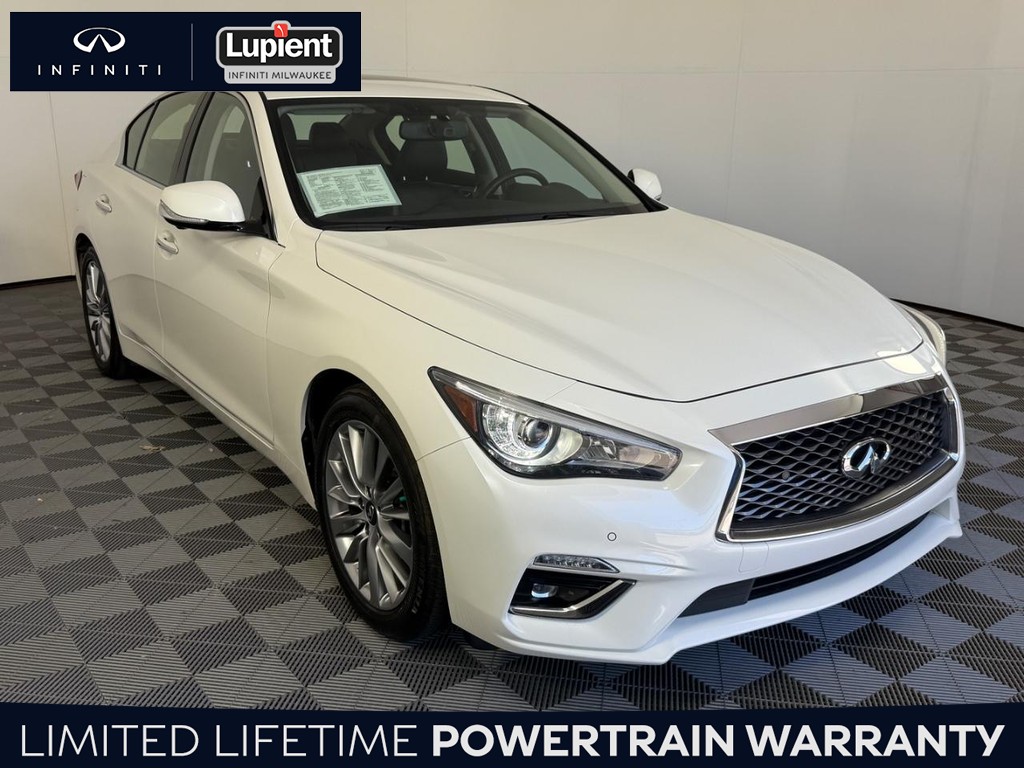INFINITI Q50 Vehicle Full-screen Gallery Image 01