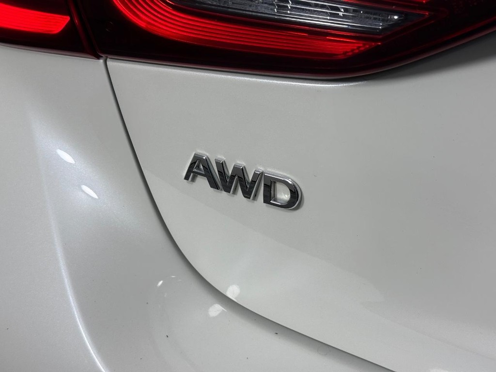 INFINITI Q50 Vehicle Full-screen Gallery Image 05