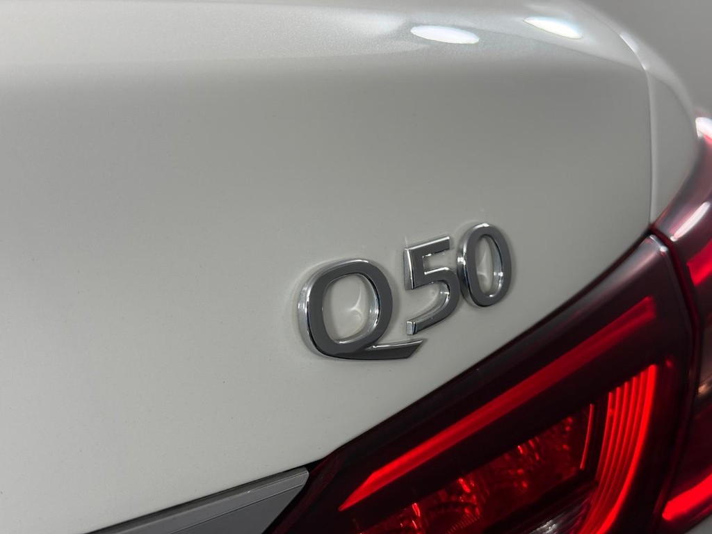 INFINITI Q50 Vehicle Full-screen Gallery Image 06