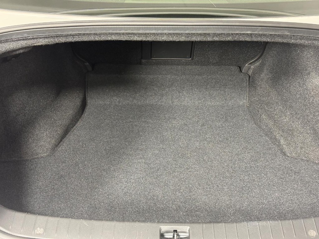 INFINITI Q50 Vehicle Full-screen Gallery Image 07