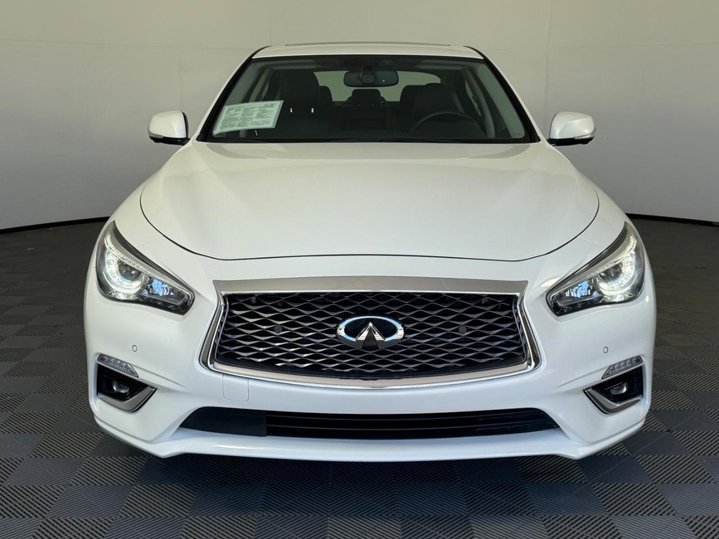 INFINITI Q50 Vehicle Full-screen Gallery Image 10
