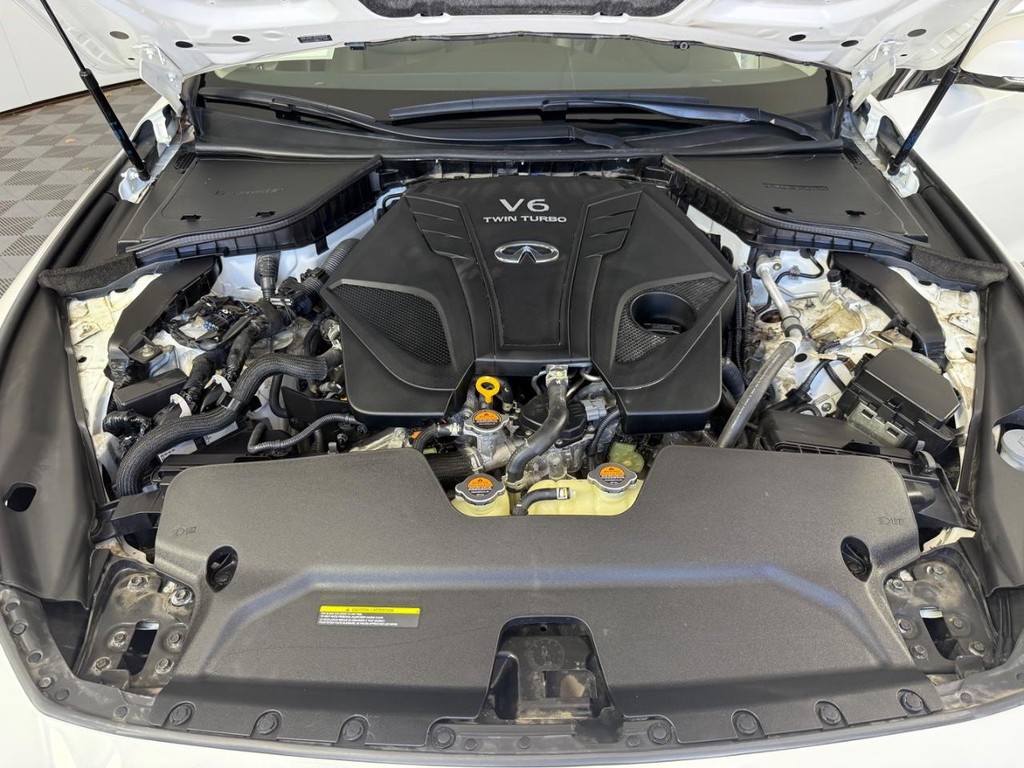 INFINITI Q50 Vehicle Full-screen Gallery Image 11