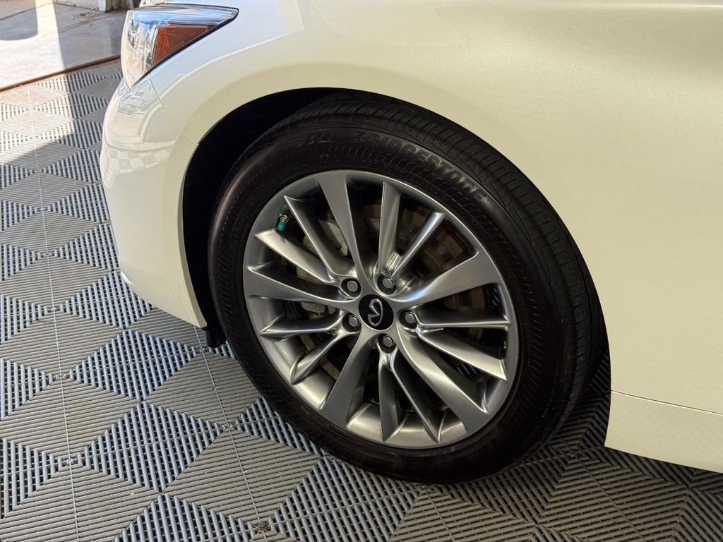 INFINITI Q50 Vehicle Full-screen Gallery Image 13