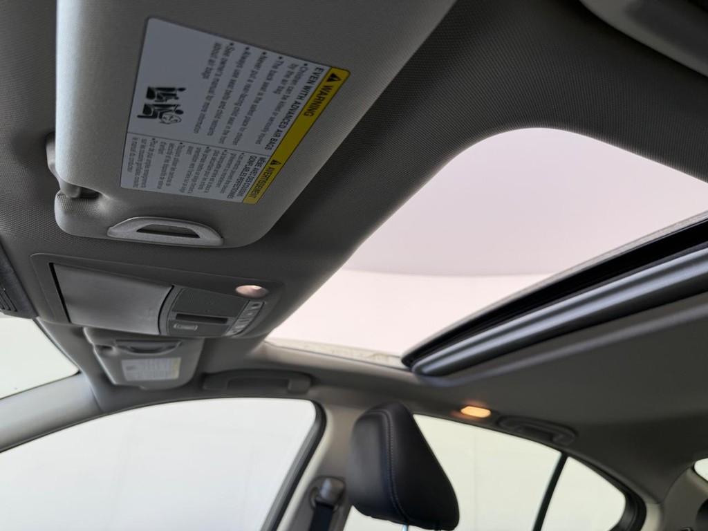 INFINITI Q50 Vehicle Full-screen Gallery Image 14