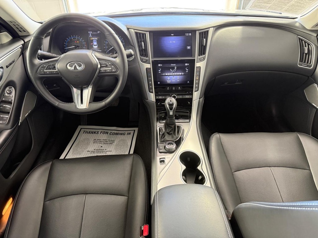INFINITI Q50 Vehicle Full-screen Gallery Image 18