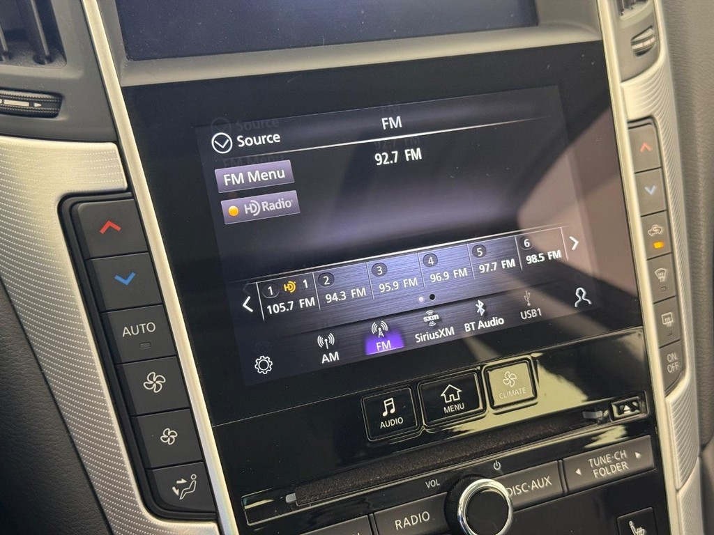 INFINITI Q50 Vehicle Full-screen Gallery Image 20