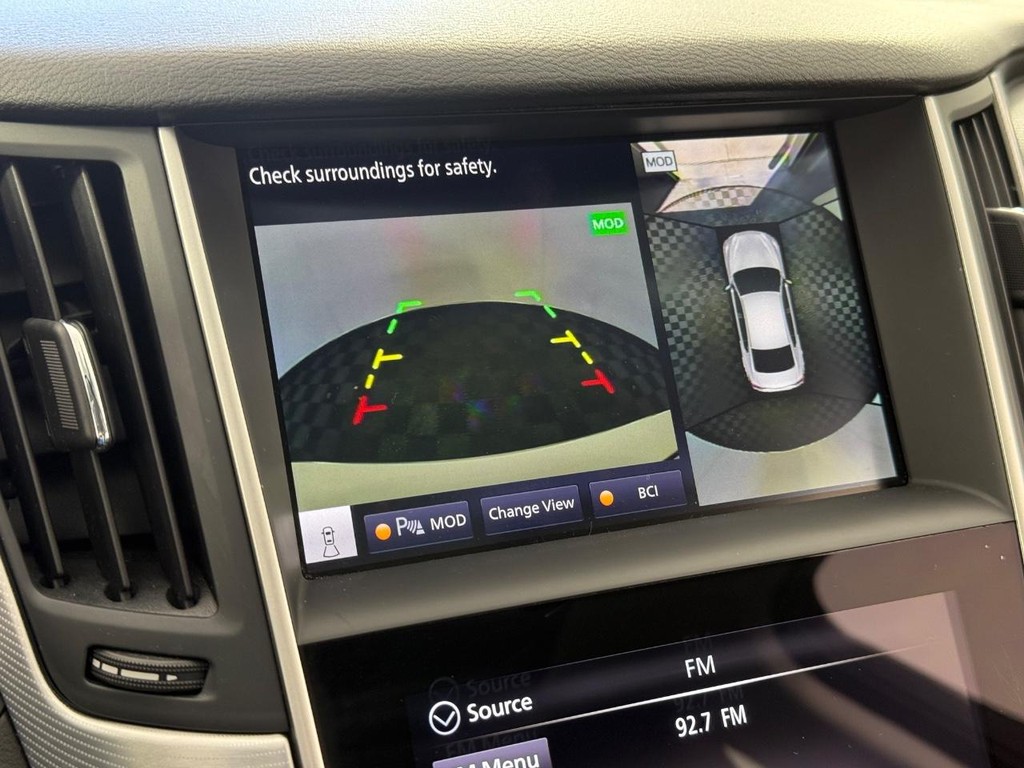 INFINITI Q50 Vehicle Full-screen Gallery Image 21