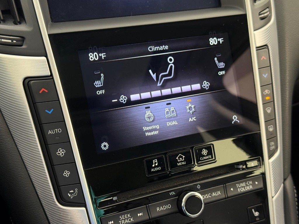 INFINITI Q50 Vehicle Full-screen Gallery Image 22