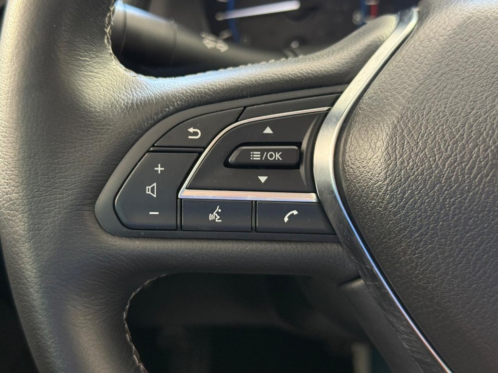 INFINITI Q50 Vehicle Full-screen Gallery Image 24