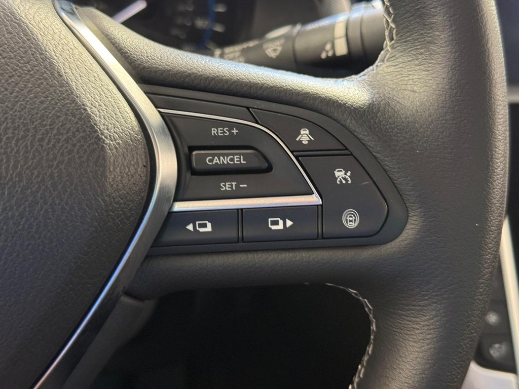 INFINITI Q50 Vehicle Full-screen Gallery Image 25