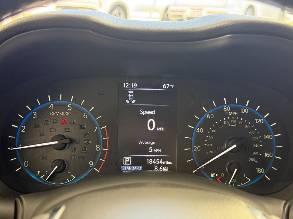 INFINITI Q50 Vehicle Full-screen Gallery Image 26