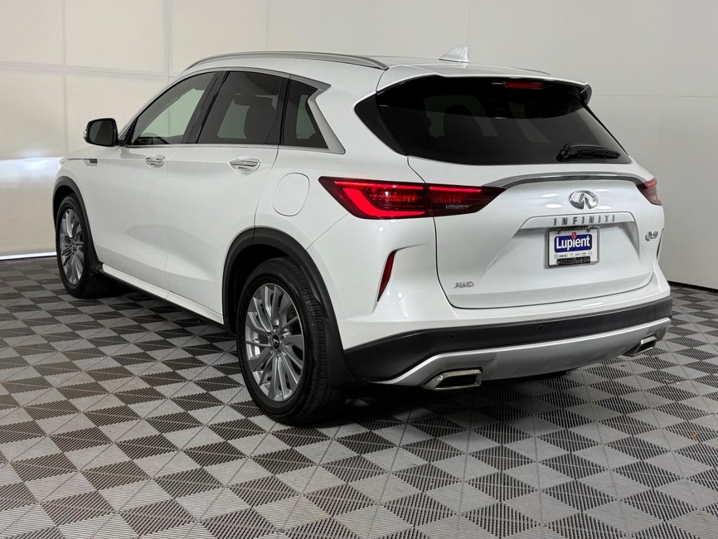INFINITI QX50 Vehicle Full-screen Gallery Image 08