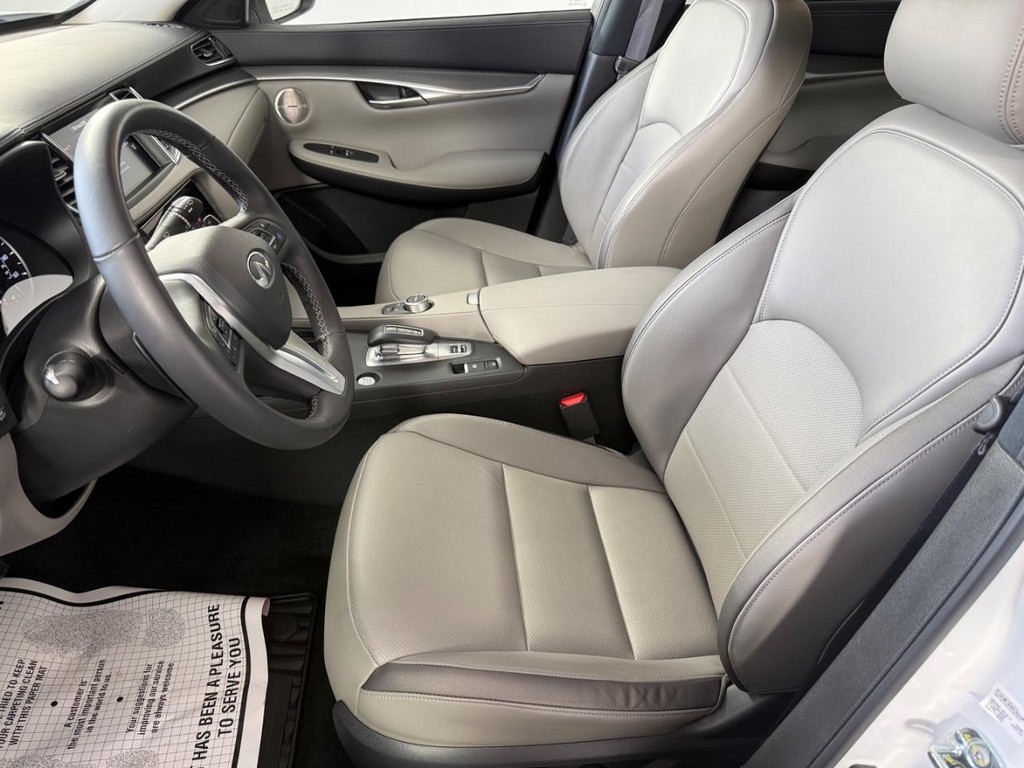INFINITI QX50 Vehicle Full-screen Gallery Image 15