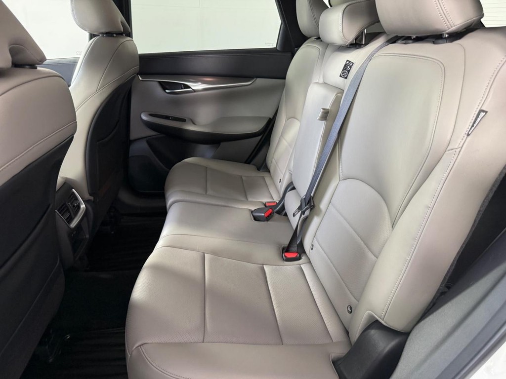 INFINITI QX50 Vehicle Full-screen Gallery Image 17