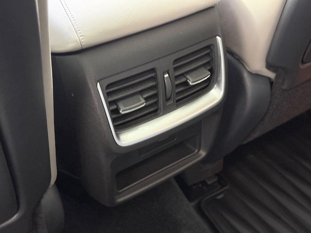 INFINITI QX50 Vehicle Full-screen Gallery Image 19