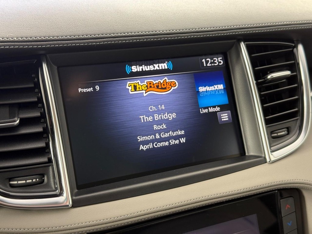 INFINITI QX50 Vehicle Full-screen Gallery Image 20
