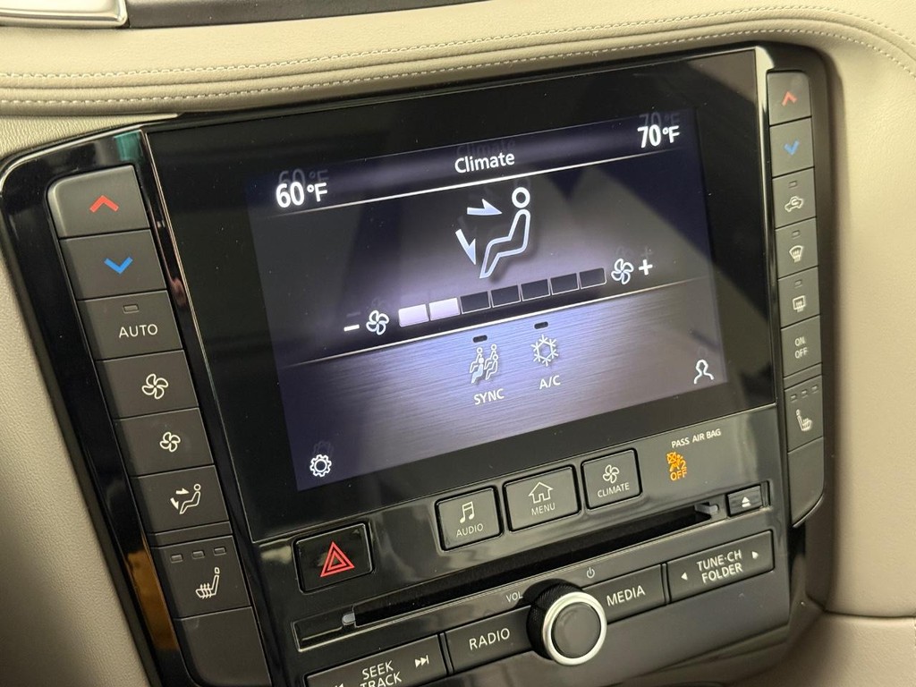 INFINITI QX50 Vehicle Full-screen Gallery Image 22
