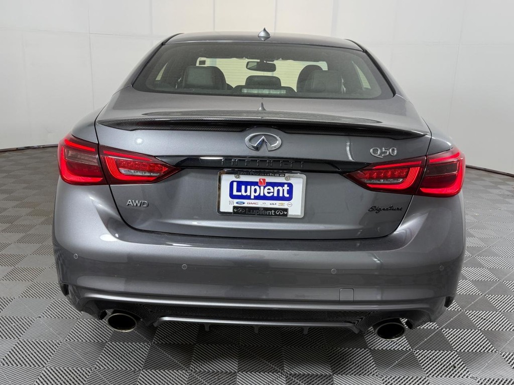 INFINITI Q50 Vehicle Full-screen Gallery Image 04