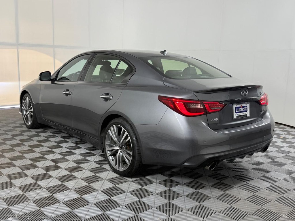 INFINITI Q50 Vehicle Full-screen Gallery Image 07
