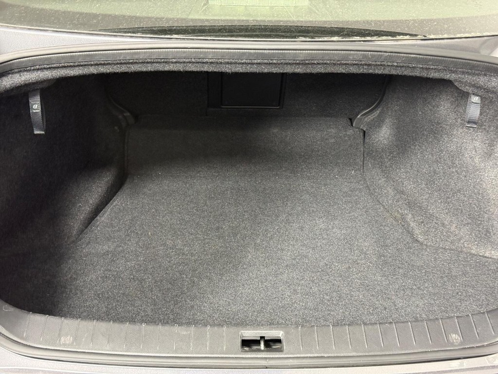 INFINITI Q50 Vehicle Full-screen Gallery Image 08