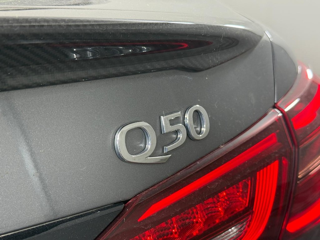 INFINITI Q50 Vehicle Full-screen Gallery Image 09