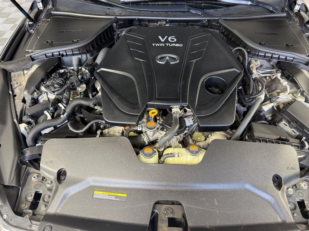 INFINITI Q50 Vehicle Full-screen Gallery Image 10