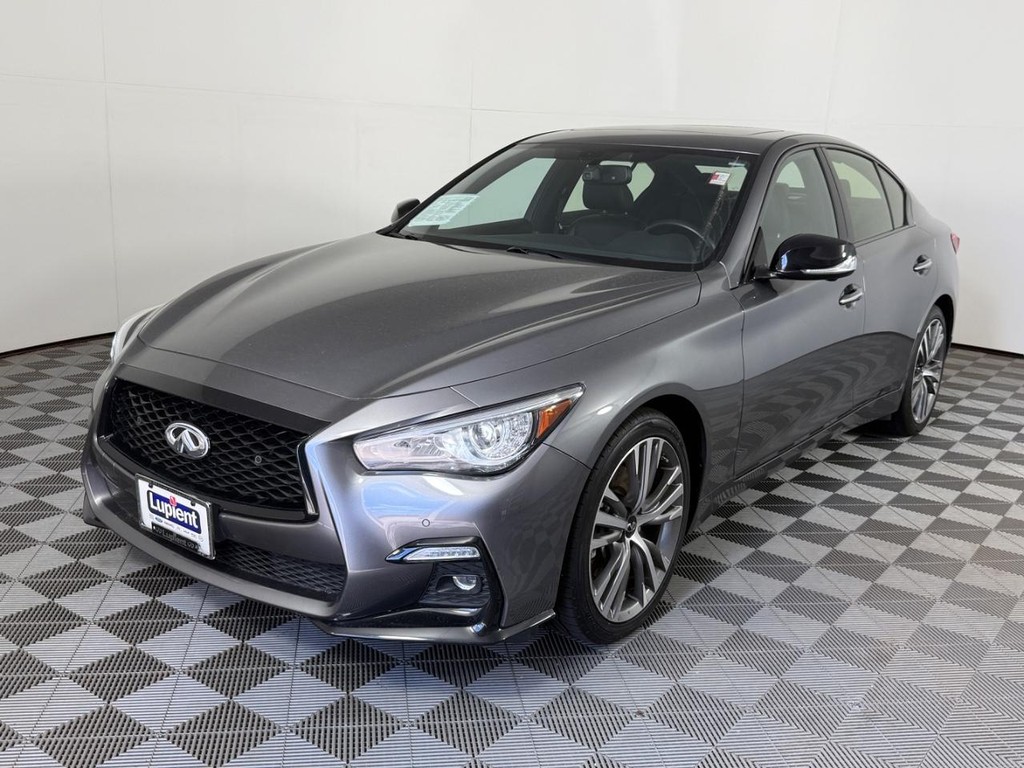 INFINITI Q50 Vehicle Full-screen Gallery Image 12