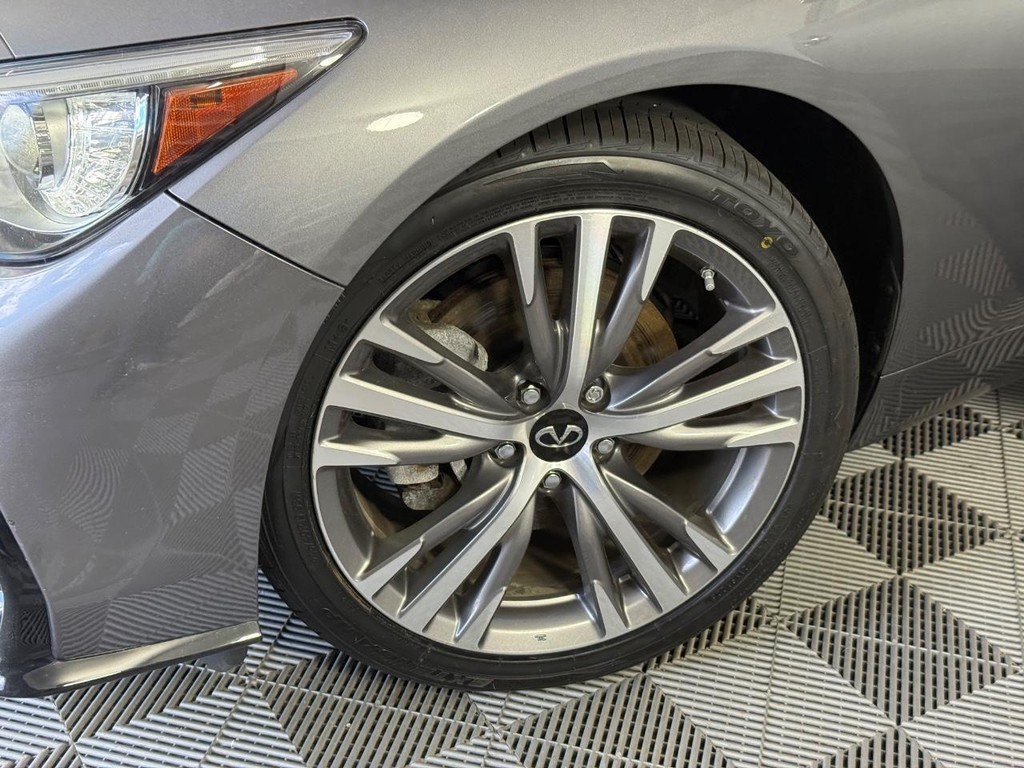 INFINITI Q50 Vehicle Full-screen Gallery Image 14
