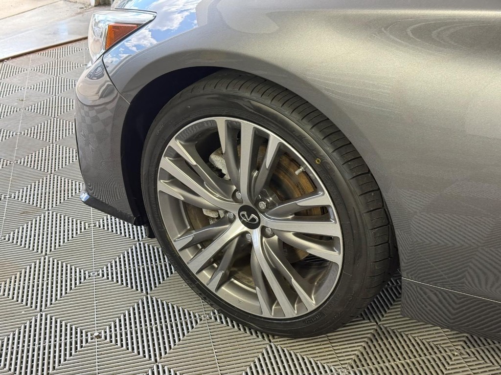 INFINITI Q50 Vehicle Full-screen Gallery Image 15