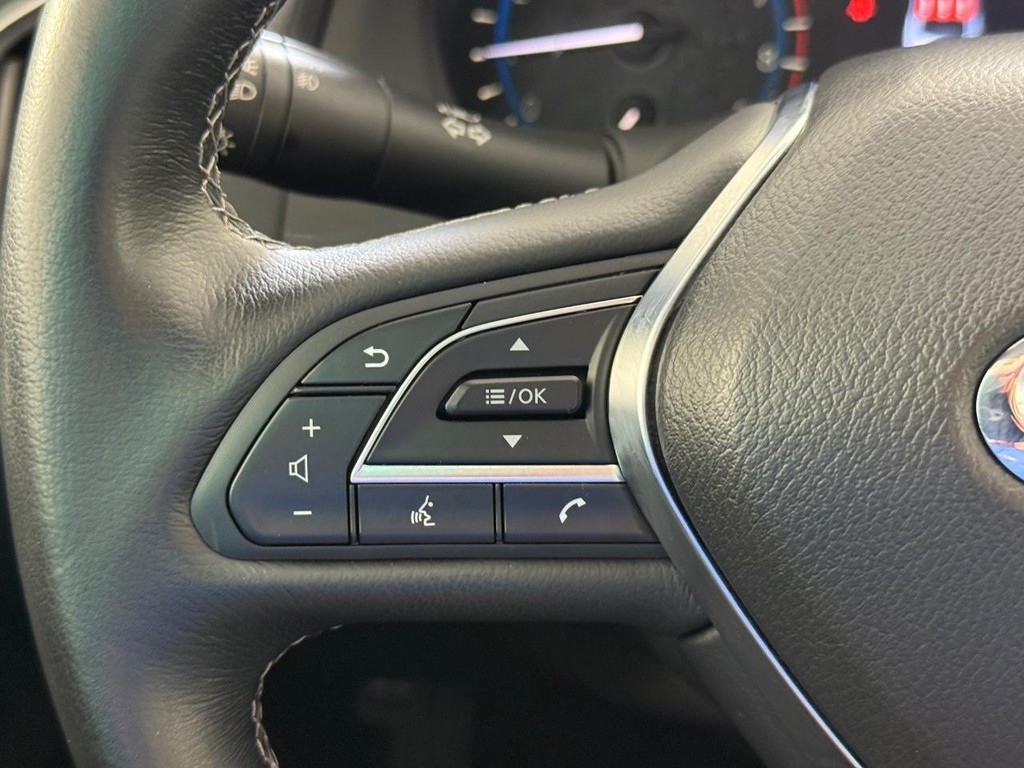 INFINITI Q50 Vehicle Full-screen Gallery Image 22