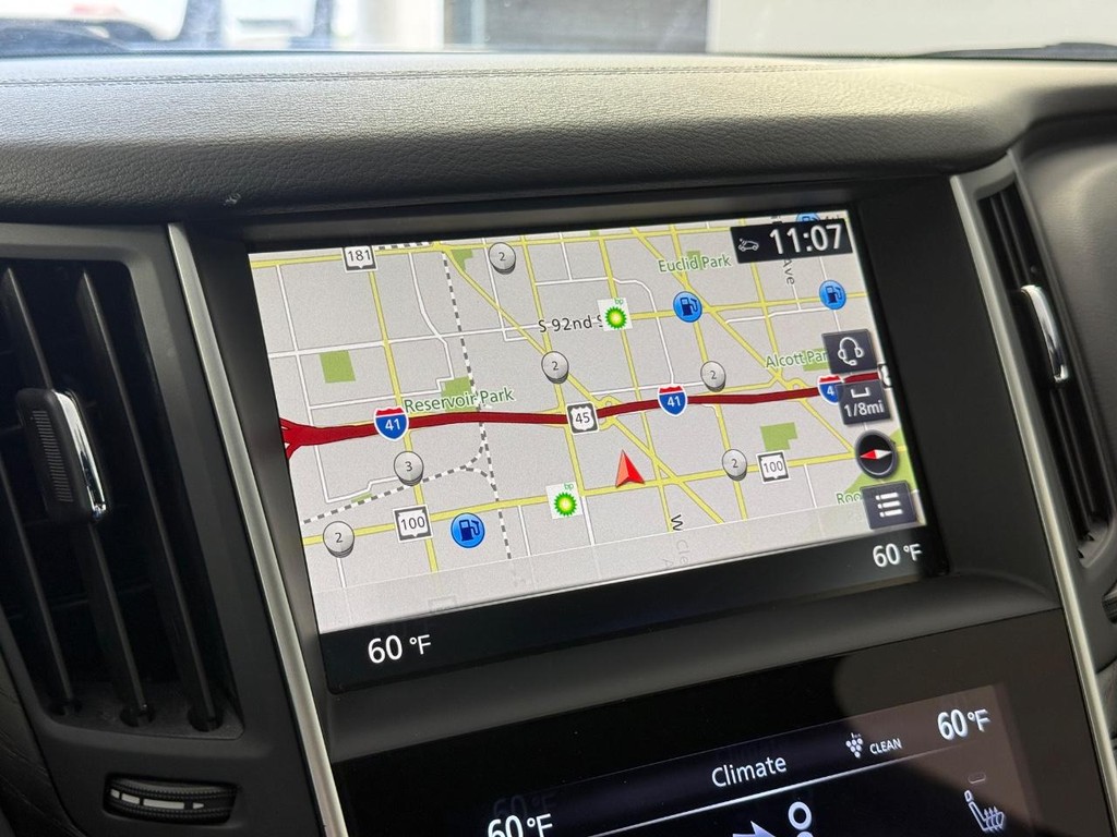 INFINITI Q50 Vehicle Full-screen Gallery Image 23
