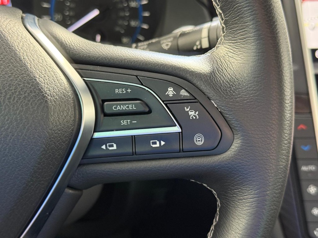 INFINITI Q50 Vehicle Full-screen Gallery Image 25