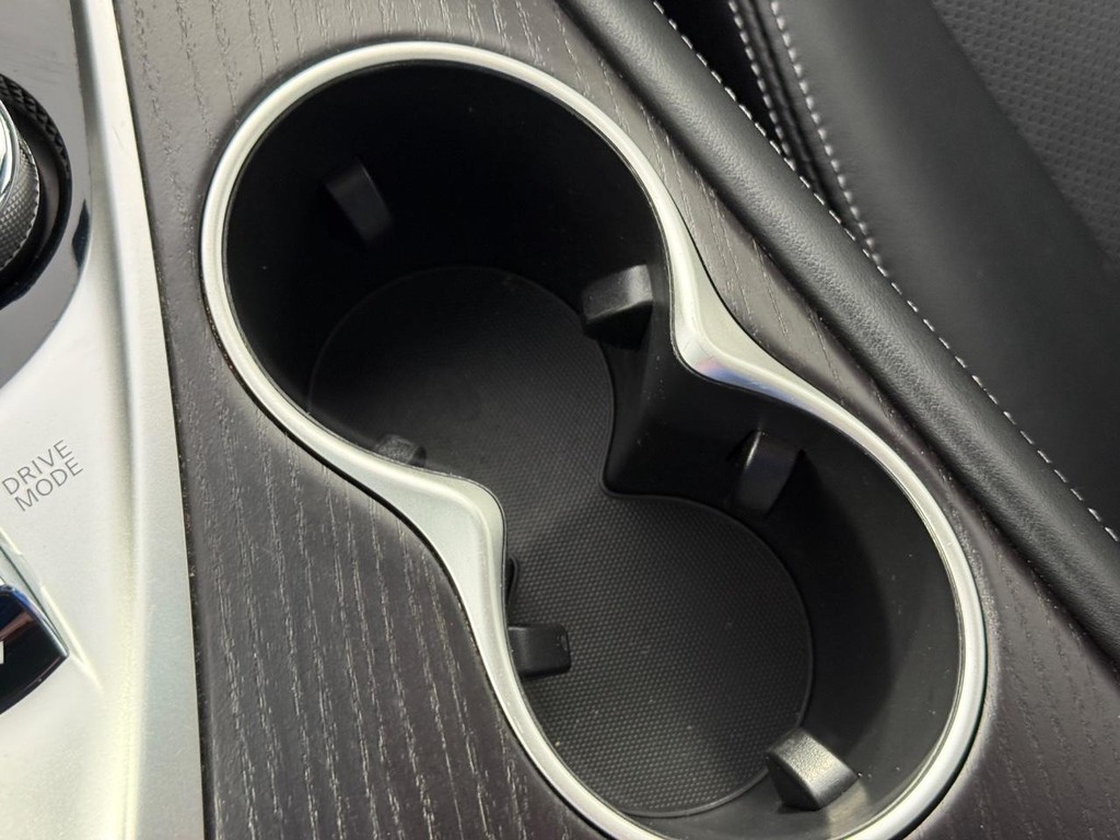 INFINITI Q50 Vehicle Full-screen Gallery Image 28