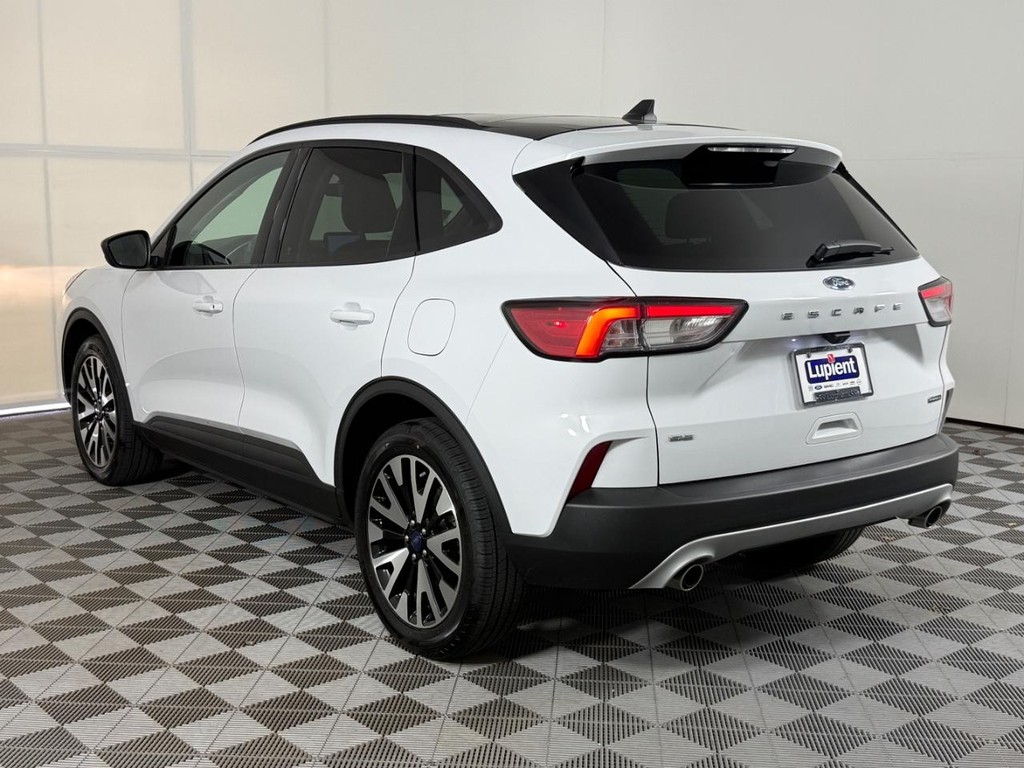 Ford Escape Vehicle Full-screen Gallery Image 06