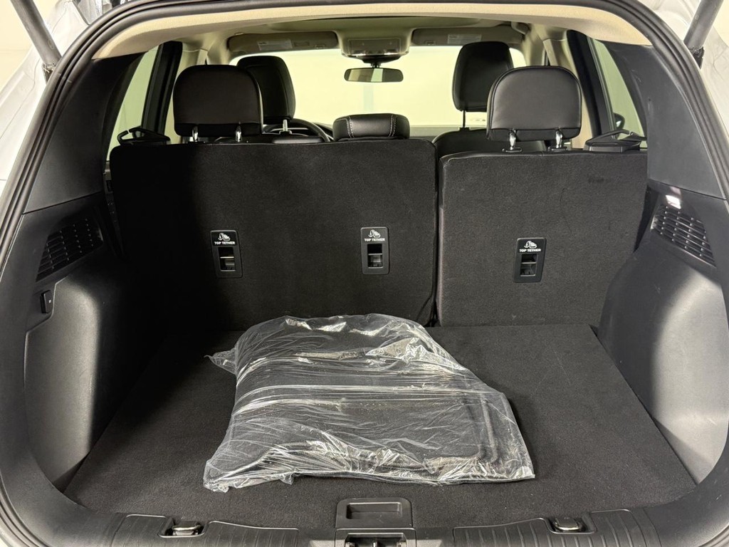 Ford Escape Vehicle Full-screen Gallery Image 07