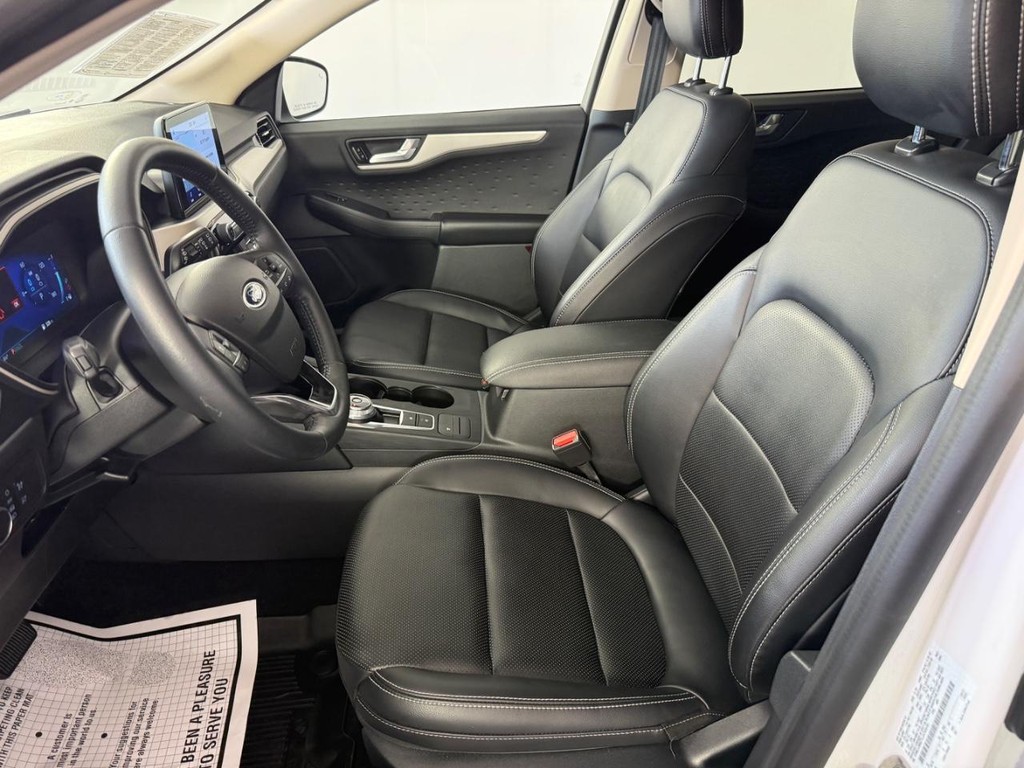 Ford Escape Vehicle Full-screen Gallery Image 15
