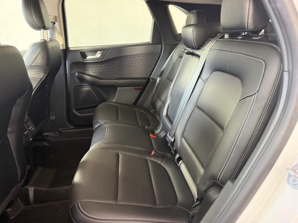 Ford Escape Vehicle Full-screen Gallery Image 17